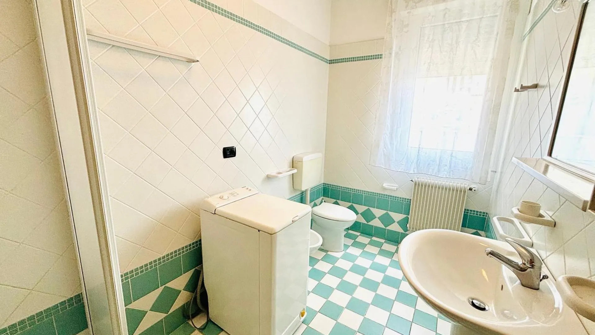Villa Alpina - Frontemare Centrale - Immobil Relax Лидо-ди-Езоло 0*,